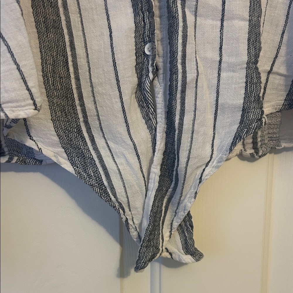 Bella Dahl Black and White Striped, tie-front Button-Down long sleeve Shirt - Picture 4 of 7